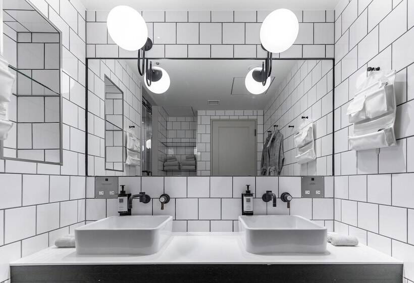 Balkonlu Junior Süit, Trunkcat Street