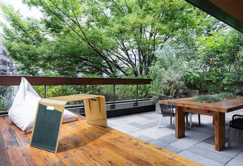 Balkonlu Junior Süit, Trunkcat Street