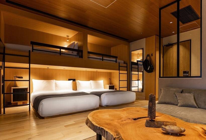 Balkonlu Junior Süit, Trunkcat Street