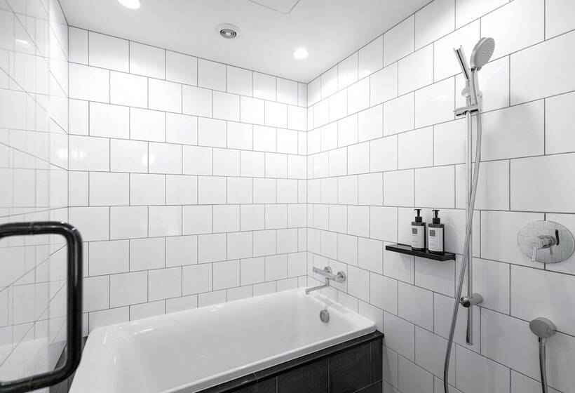 Suite with Terrace, Trunkcat Street