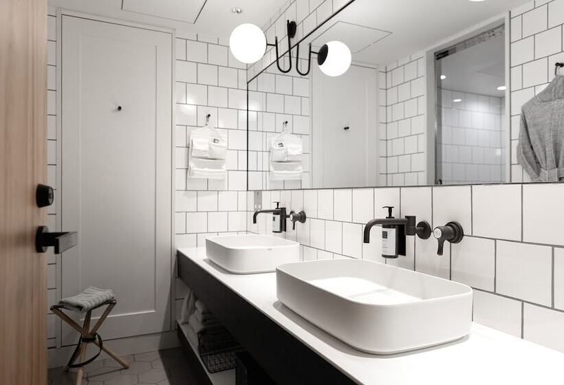 Suite with Terrace, Trunkcat Street