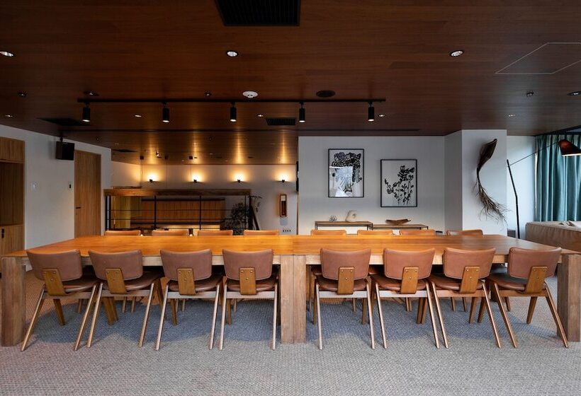 Suite with Terrace, Trunkcat Street