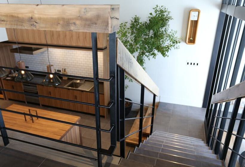 Suite with Terrace, Trunkcat Street