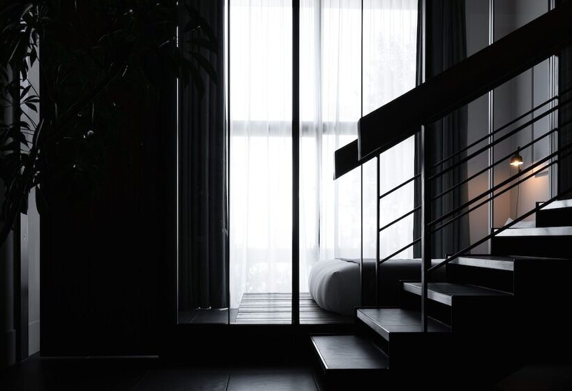 Suite with Terrace, Trunkcat Street