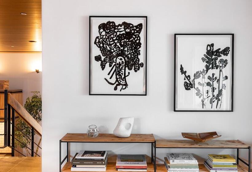 Suite with Terrace, Trunkcat Street