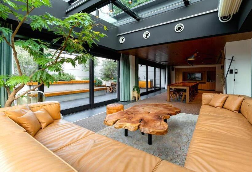 Suite with Terrace, Trunkcat Street