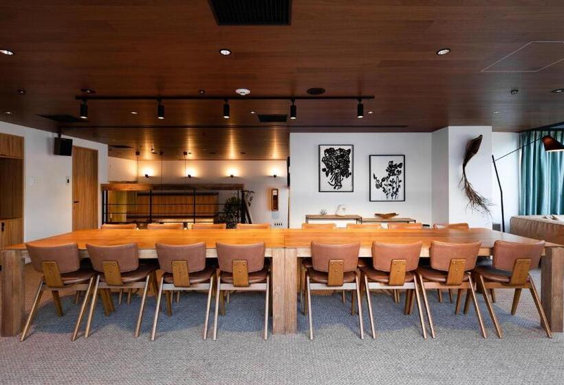 Suite with Terrace, Trunkcat Street