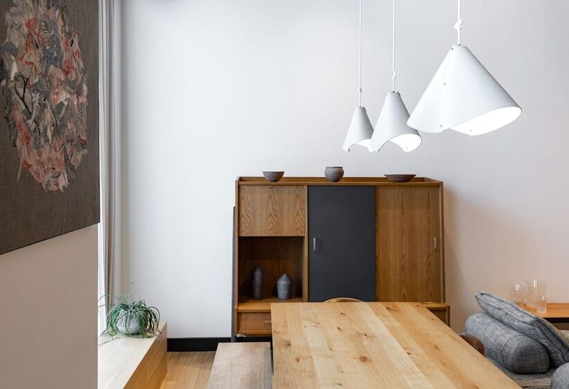 Standart Oda, Trunkcat Street