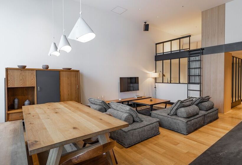 Standart Oda, Trunkcat Street