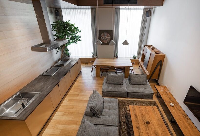 Standart Oda, Trunkcat Street