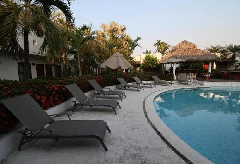 Sviitti Allasnäkymä, Villa Blanca Suites