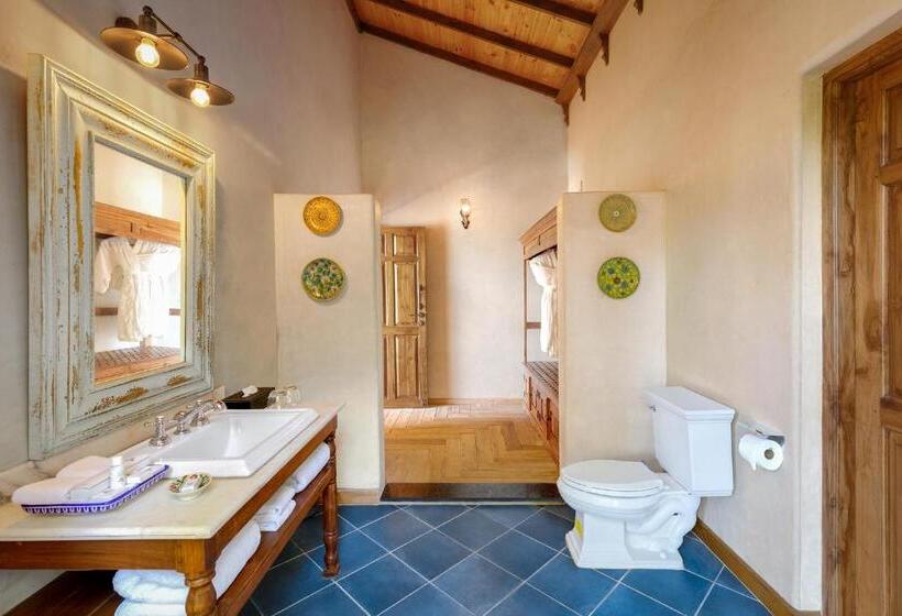 סוויטה נשיאותית, Amritara Aura Resort & Spa