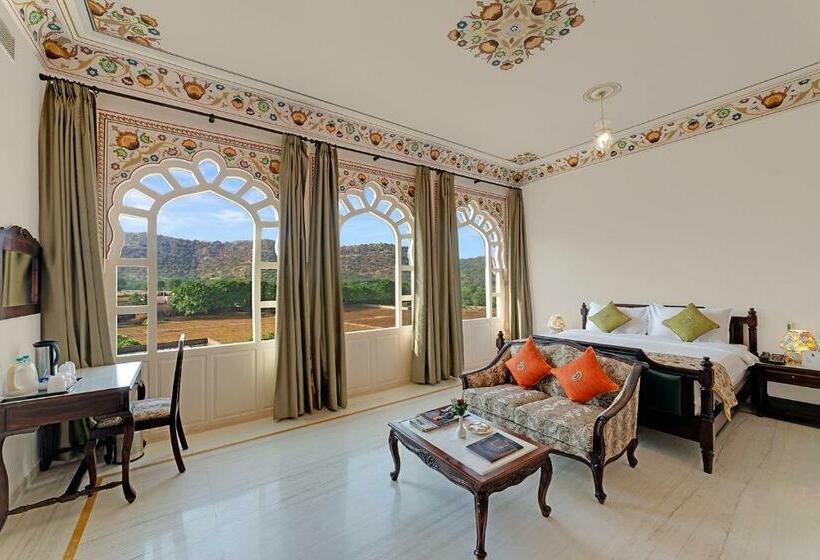 חדר סטנדרט עם מיטת קינג, The Jai Bagh Palace