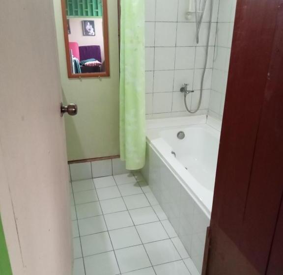 اتاق استاندارد با سرویس بهداشتی مشترک, Villa 301 B&b