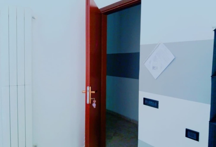 اتاق استاندارد, 600 Passi Dalla Reggia