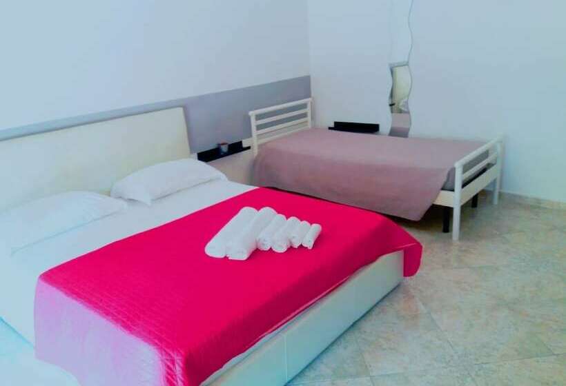 اتاق استاندارد, 600 Passi Dalla Reggia