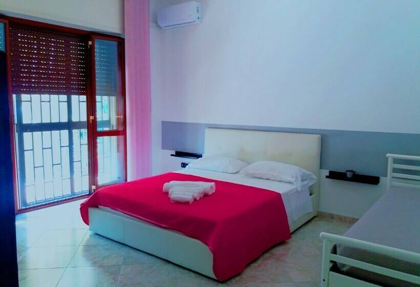 اتاق استاندارد, 600 Passi Dalla Reggia