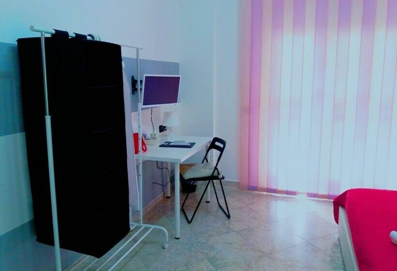 اتاق استاندارد, 600 Passi Dalla Reggia