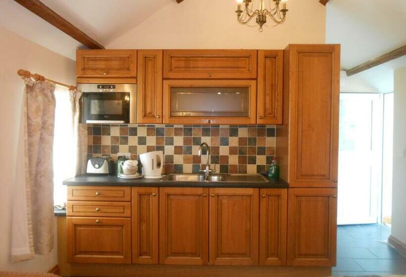 高级园景房, Lletygwilym, Heol Dwr