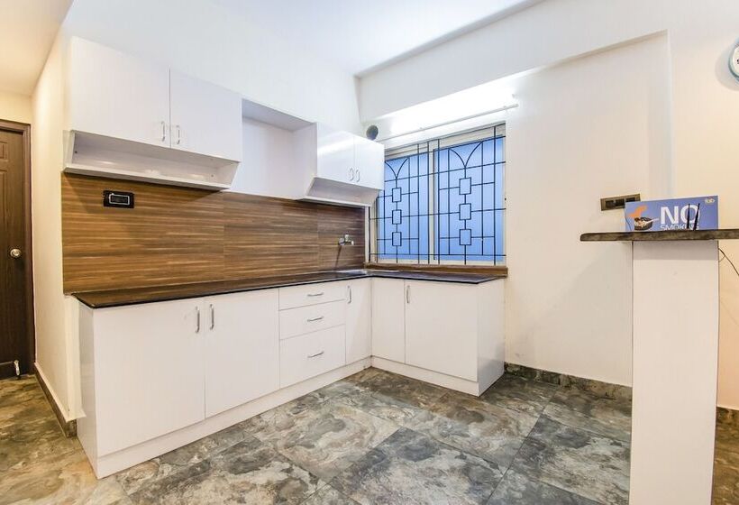 デラックスルーム, Fabhotel Frazer Suites   Nr Bangalore Cantt Railway Station