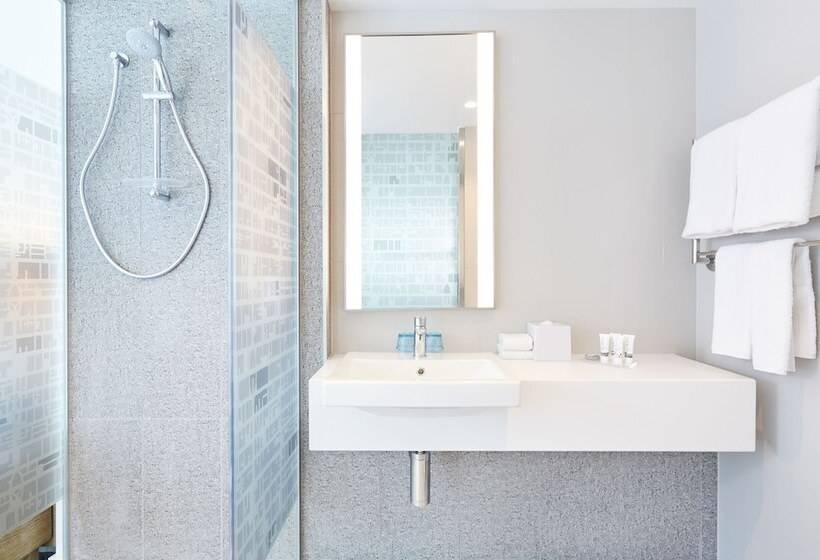 스탠다드 룸, Holiday Inn Express Adelaide City Centre, An Ihg