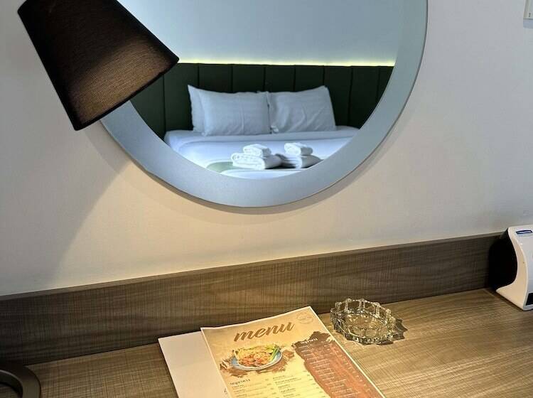 수피리어 룸, Mittapan