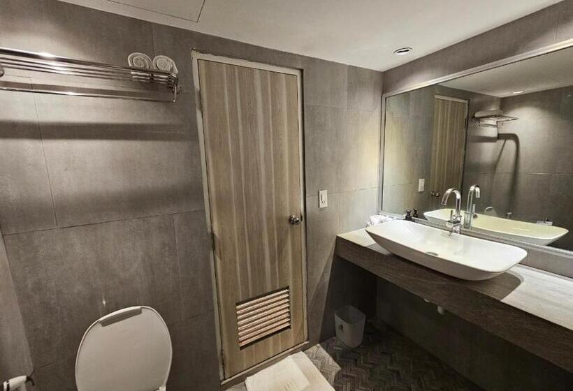 디럭스 룸 킹사이즈 침대, Mittapan