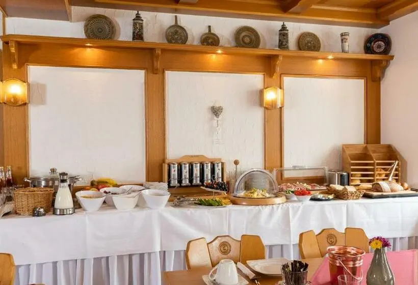 スタンダードルーム, Restaurant Straussen