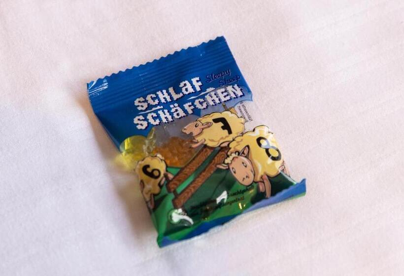 Номер Стандарт, Restaurant Straussen