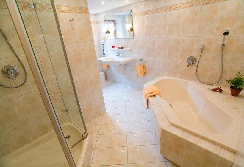 Номер Комфорт, Restaurant Straussen