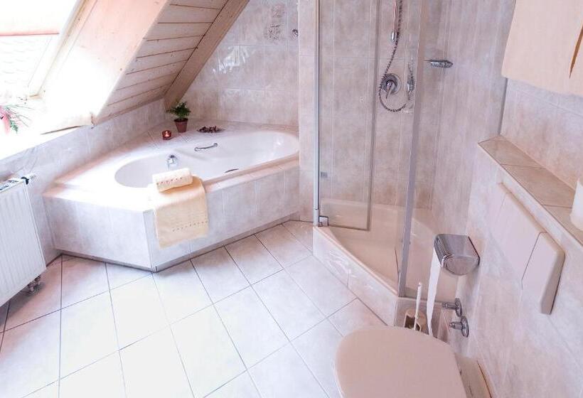 Номер Комфорт, Restaurant Straussen