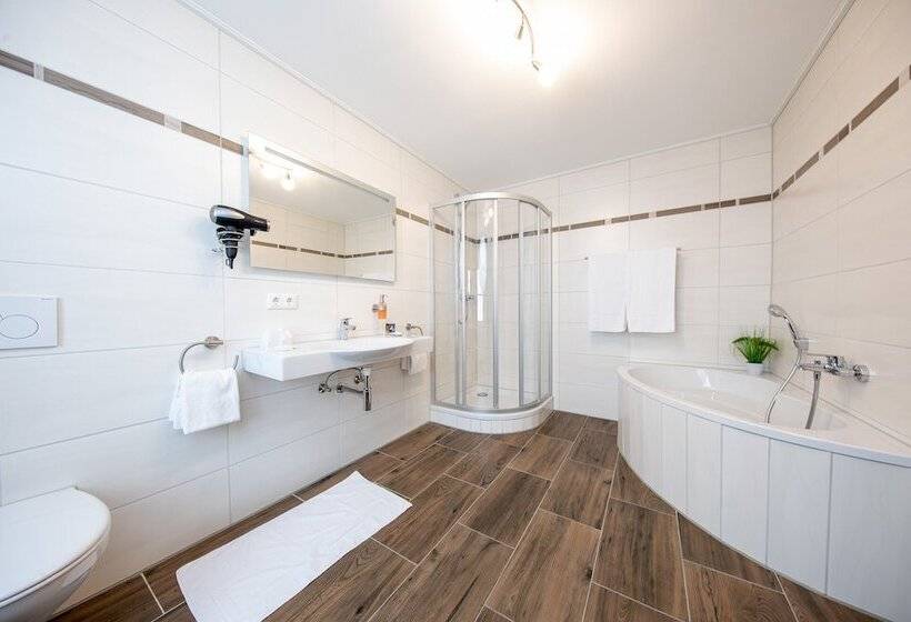 Номер Комфорт, Restaurant Straussen