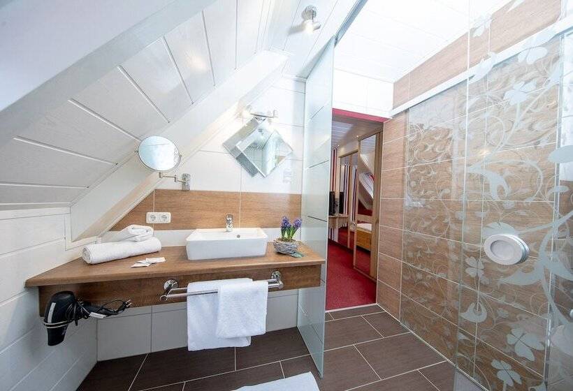 Номер Комфорт, Restaurant Straussen