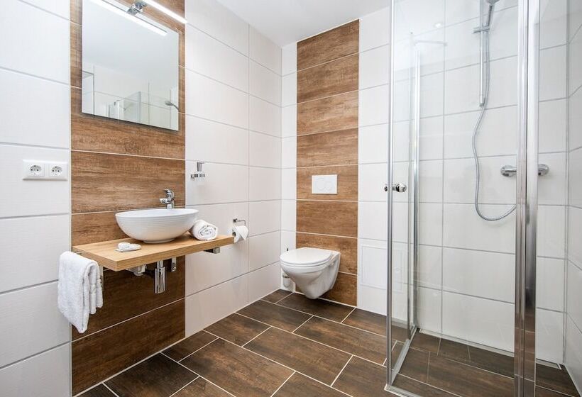 Номер Комфорт, Restaurant Straussen