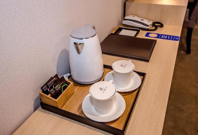 豪华三人间, Shalom Jeju