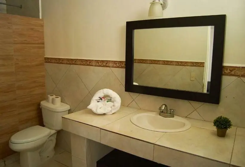 اتاق لوکس با تخت بزرگ, Del Alba Inn & Suites