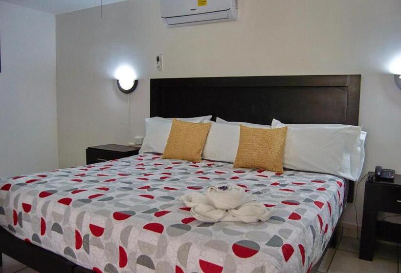 חדר דחוקס עם מיטת קינג, Del Alba Inn & Suites