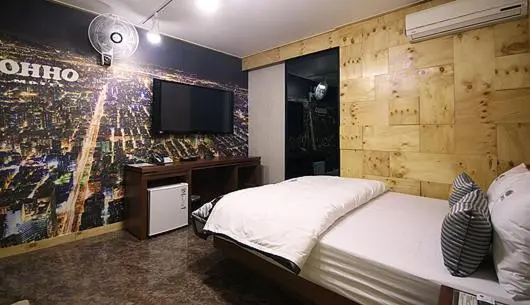 سوئیت با وان آب گرم, Ohho