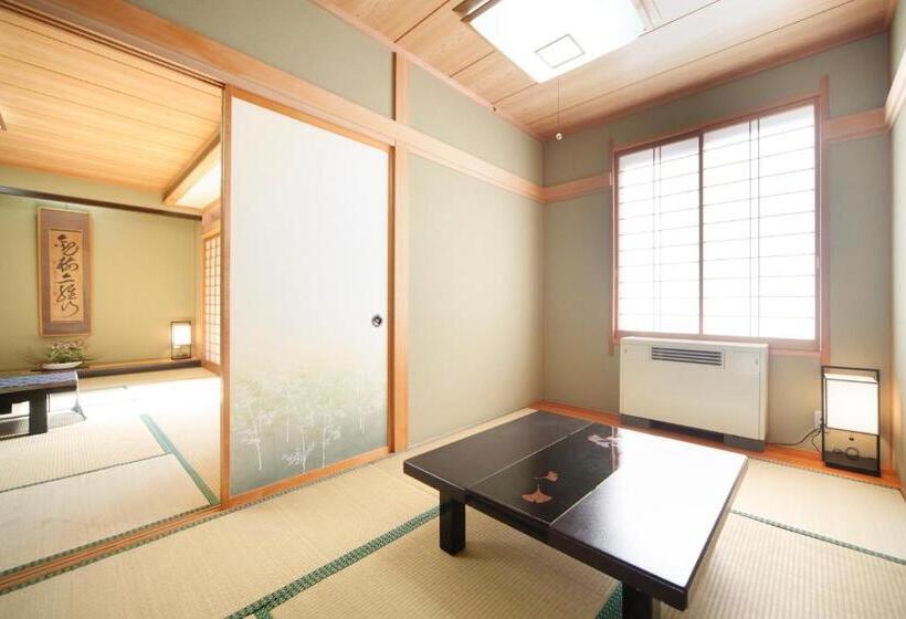 חדר משפחתי דלוקס, Oribana