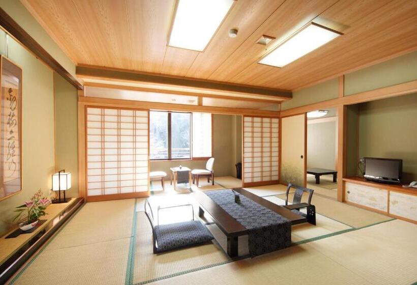 חדר משפחתי דלוקס, Oribana