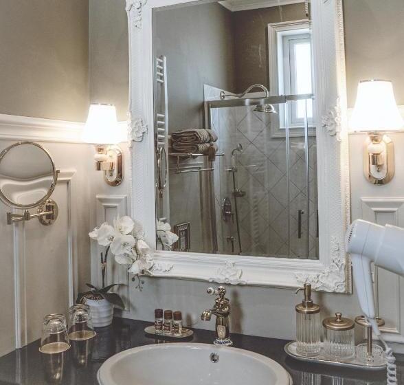 جناح جونيور, Vinnhaus