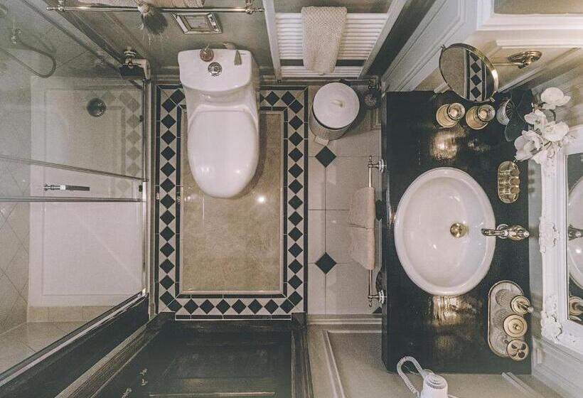 جناح جونيور, Vinnhaus