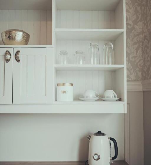 جناح جونيور, Vinnhaus