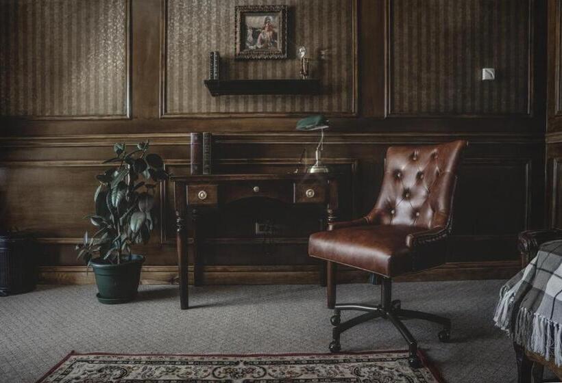 جناح جونيور, Vinnhaus