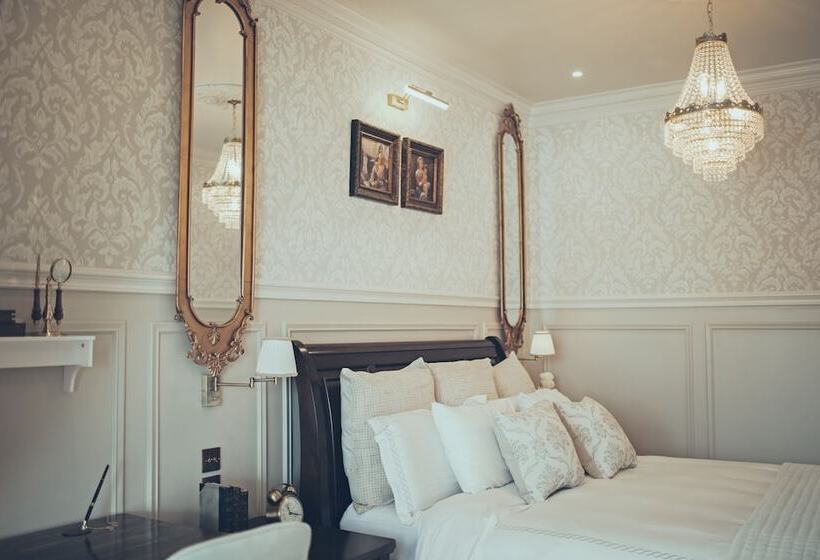 جناح جونيور, Vinnhaus