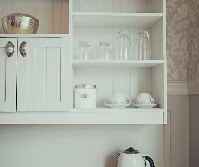 جناح جونيور, Vinnhaus