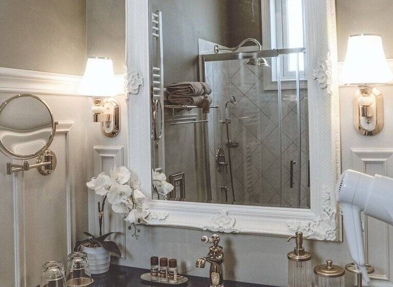 جناح جونيور, Vinnhaus