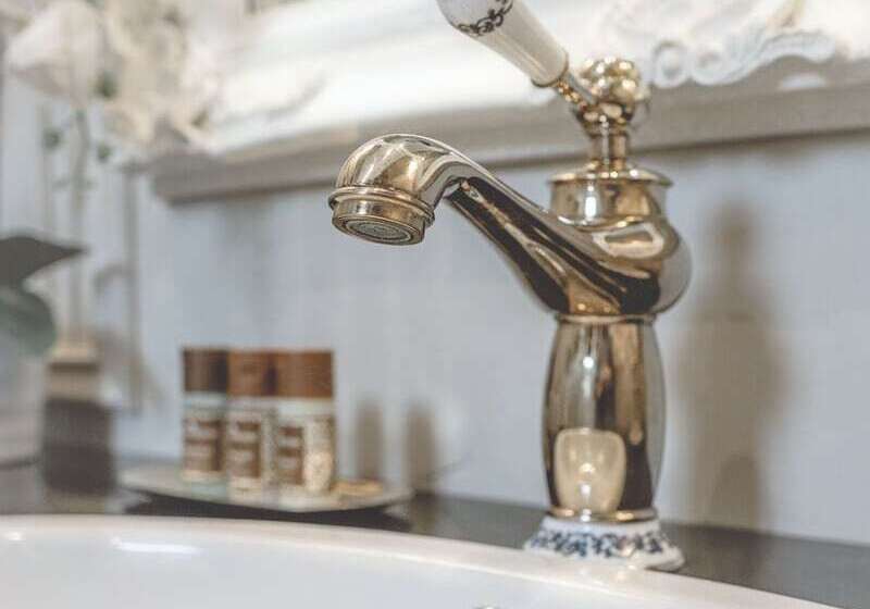 جناح جونيور, Vinnhaus