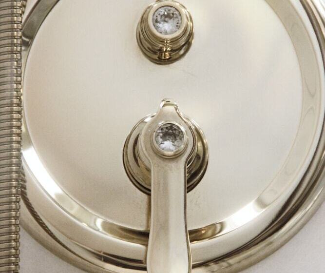 جناح جونيور, Vinnhaus