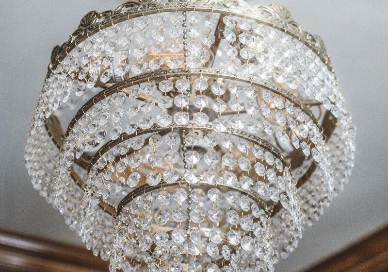 جناح جونيور, Vinnhaus